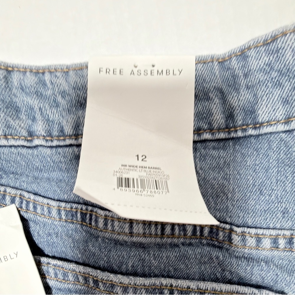 Sold Leg Blue Jeans